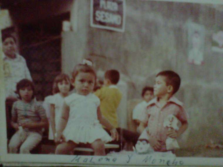 Carlos Alberto, Arturo, Conchita, Malena y Simon, (de espaldas Migo)